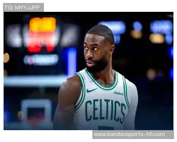 杰伦布朗称赞西蒙斯持续进步与积极心态表示对他的高度尊重